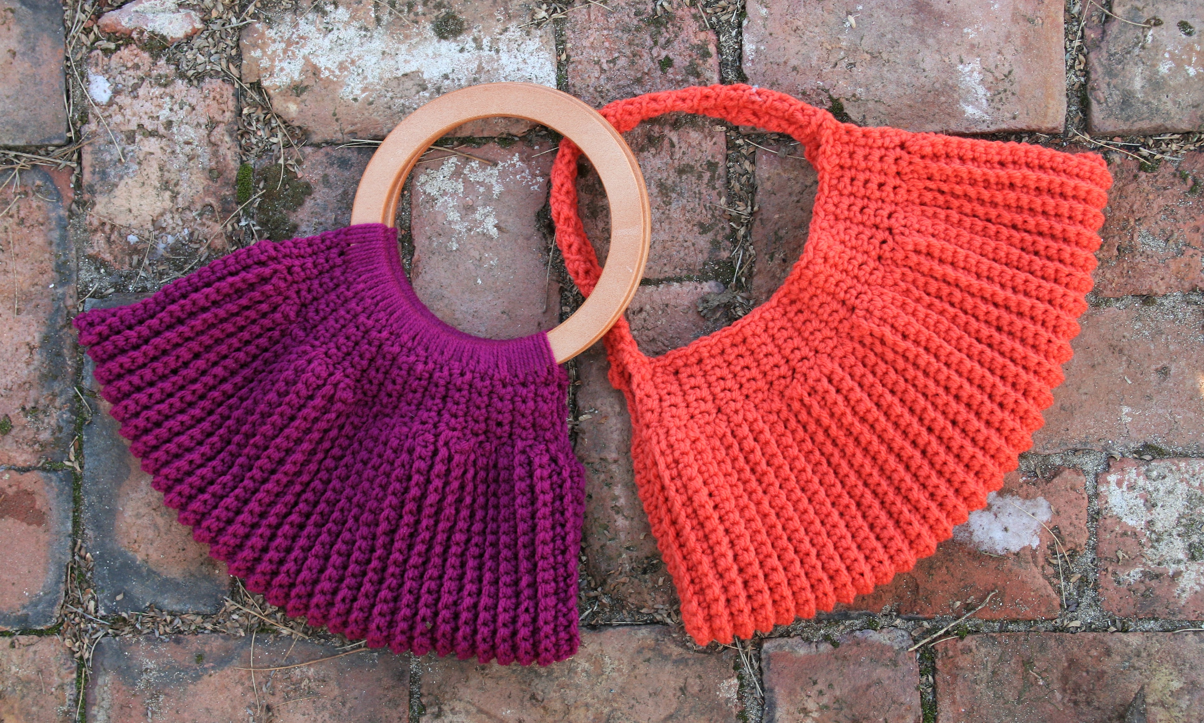 Chic Crochet Handbag with Wooden Handles