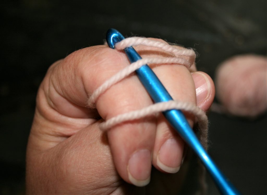 Magic circle, magic ring, magic loop in crochet to create circles; step 2