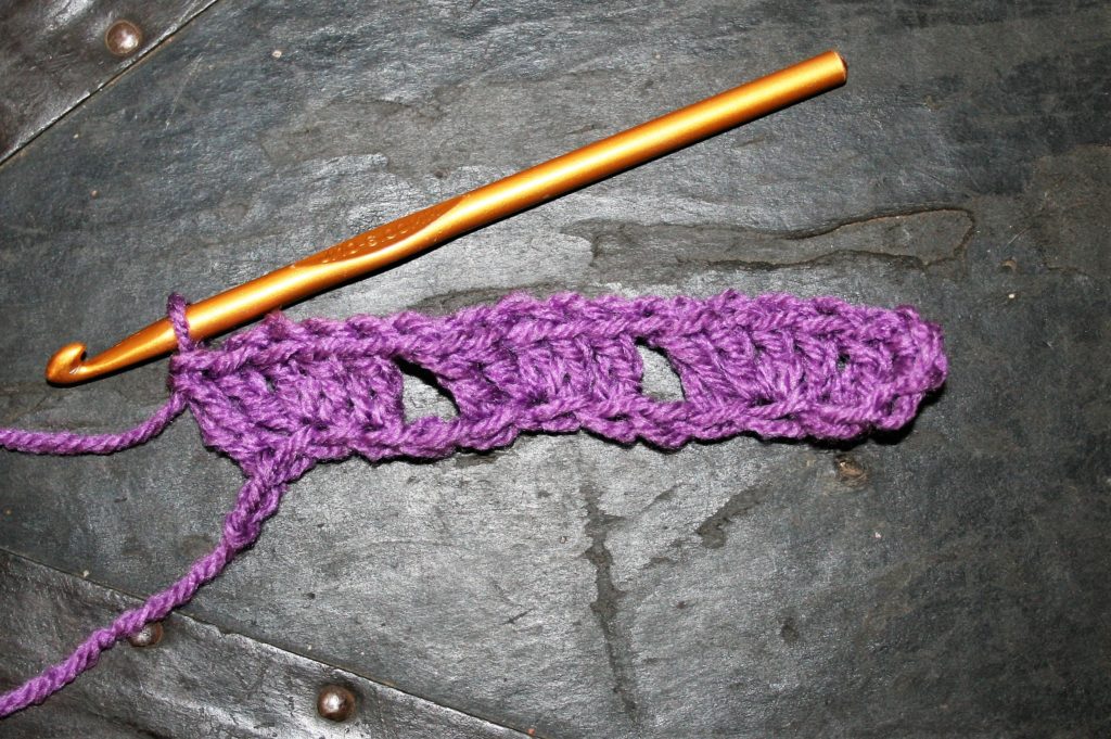The beginning foundation of Reversible Shells in crochet